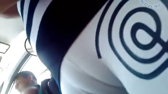 Hete porno Geen registratie  Een man verlangt seksfilm kijken actief naar een gezonde moeder dat haar grote borsten trillen