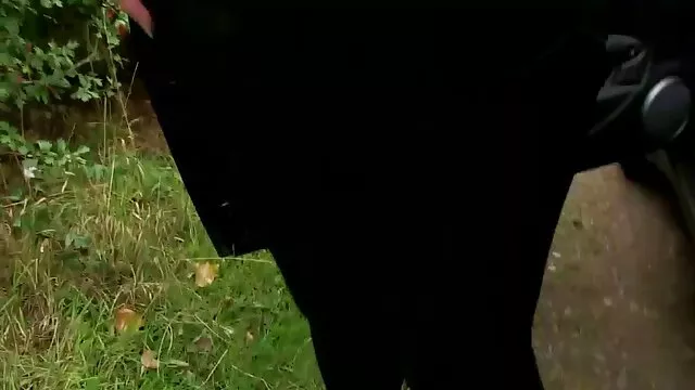 Hete porno Geen registratie  Guy streelt vriendin naakt en neukt haar mooie seksfilm in haar kont.