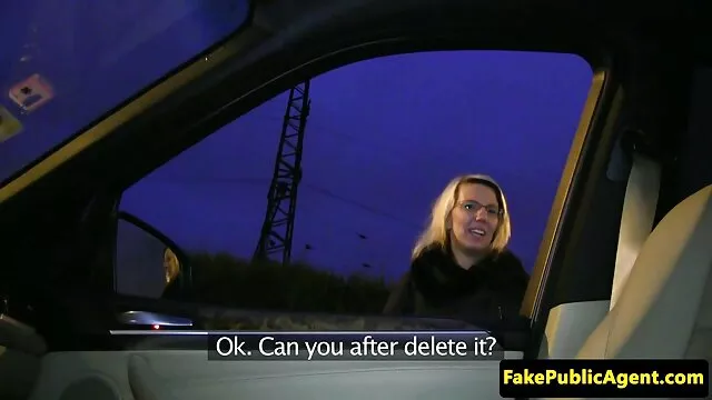 Hete porno Geen registratie  Vrouw zuigt lul van kale minnaar terwijl hij op handen hollandse seks films en voeten staat