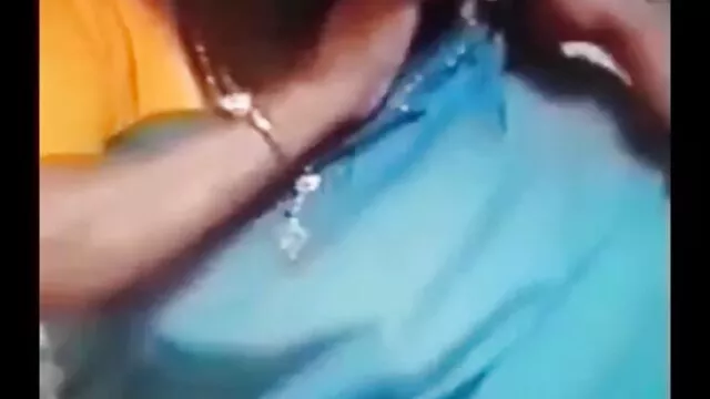 Hete porno Geen registratie  Zwarte vrouw verleidt het dienstmeisje seksfilm 123 en heeft seks met hem.