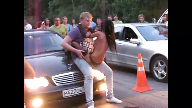 Hete porno Geen registratie  Russische massage seksfilm tepels met twee kerels in bed.