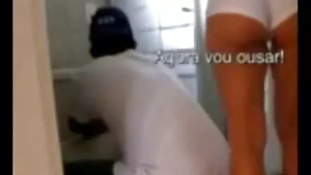 Hete porno Geen registratie  Magere hollandse seks films meid die zich uitkleedt en een man neukt met een strakke kont.