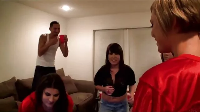 Hete porno Geen registratie  Casting skinny driven buiten seks films to scream with double penetration