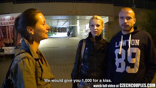 Hete porno Geen registratie  Hete geliefden vrijen op het hollandse seks films bed