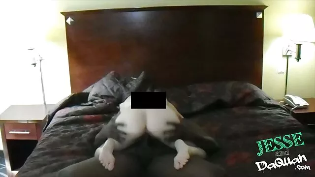 Hete porno Geen registratie  Een bebaarde opa om een jonge vrouw oraal seksfilm 123 te geven en haar in de vagina te neuken.