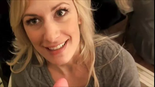 Hete porno Geen registratie  Man goede seksfilm die seks heeft met jonge huisvrouw in de keuken en klaarkomen in de mond