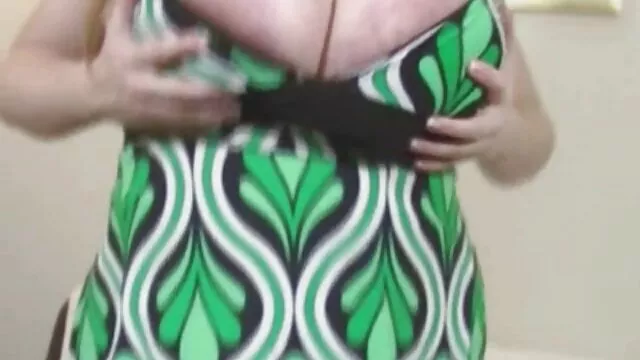 Hete porno Geen registratie  Modellen oma seksfilm met lange poten die in kousen poseren