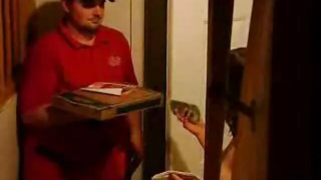 Hete porno Geen registratie  Naakte meisjes met hoge hakken knijpen Grote borsten in tiener seks film ijzeren bed