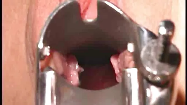 Hete porno Geen registratie  Brunette krullen laarzen voor homo seks film de camera