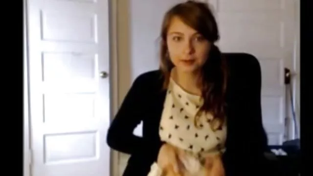 Hete porno Geen registratie  Brunette volwassen zuigende Grote lul in bed homo seksfilm