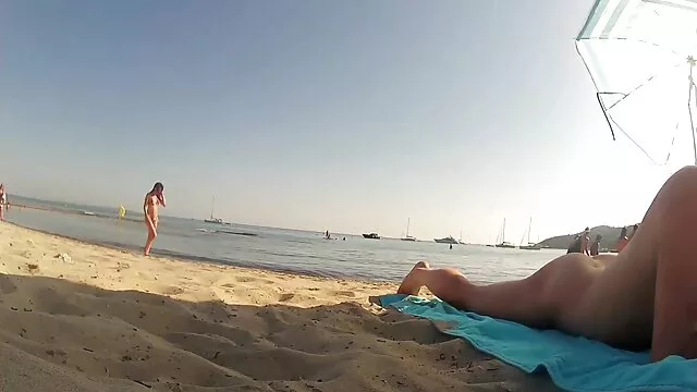 Hete porno Geen registratie  Anale seks op de bank met een jonge vrouw in kousen amateur seksfilm