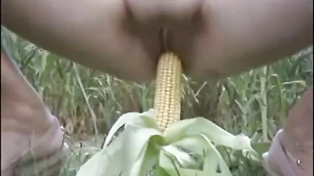 Hete porno Geen registratie  Schoonheid in witte kousen vast in de bank met een gratis seksfilm kijken man
