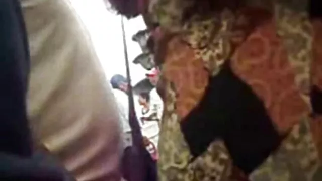 Hete porno Geen registratie  Vrouw likt een pet van haar vriend en zuigt een man zijn lul homo seksfilm