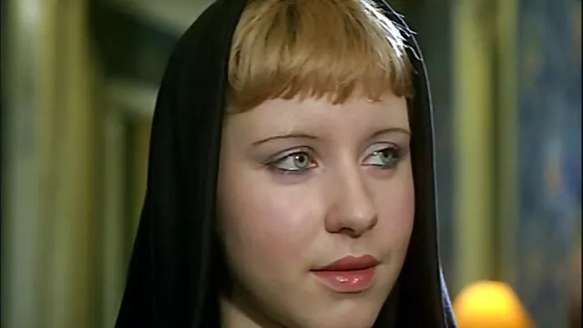 Hete porno Geen registratie  Een close-up uitzicht van een zwarte vrouw duwt haar slipje naar gratis lange seksfilmpjes de zijkant en zit op de top van een lul