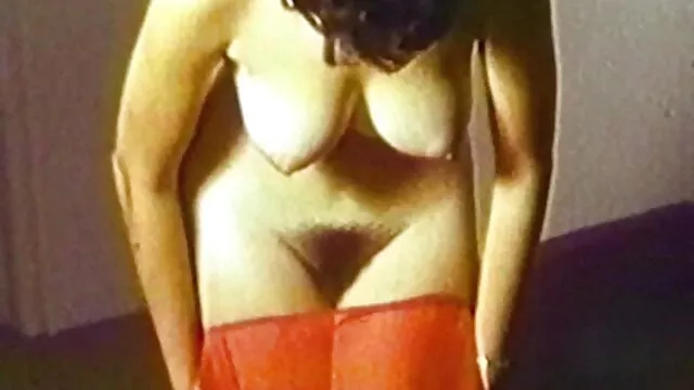 Hete porno Geen registratie  Russische pop gekleed en pantyvingerende kutjes in de badkamer op webcam seksfilm gratis
