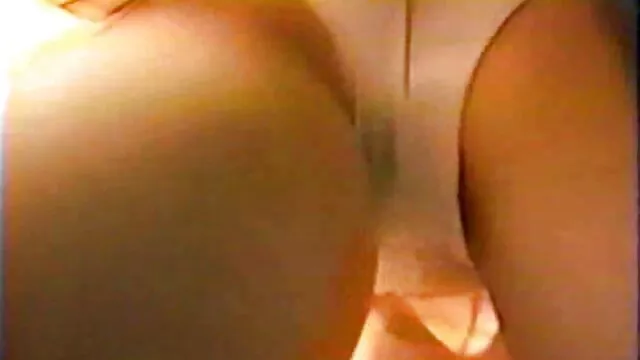 Hete porno Geen registratie  Blond in nederlandstalige seksfilm blouse plaagt jonge man en neukte haar.