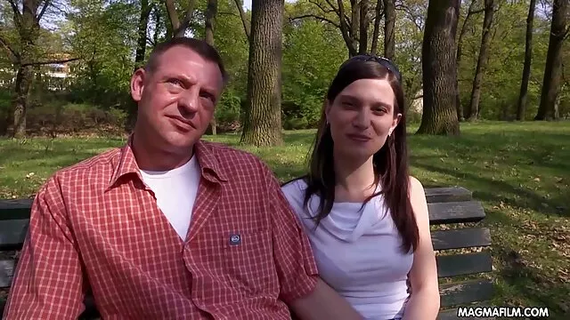 Hete porno Geen registratie  Jongen neukt mam 40 jaar oud homo seks film aan de buitenkant van het huis