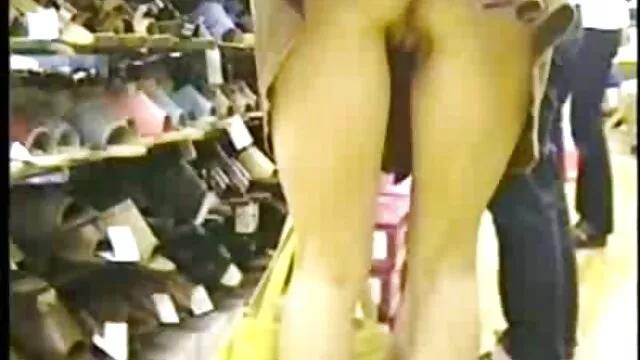 Hete porno Geen registratie  Sex Machine bedekt het naakte brunette seksfilm met google glass paard met grote konten