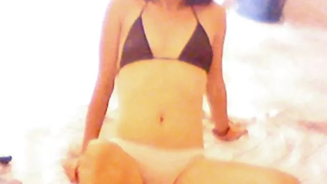 Hete porno Geen registratie  Blonde moeder extreme seks films neukt twee kerels in alle scheuren in het huis