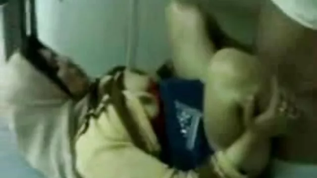 Hete porno Geen registratie  Ontrouw gratis seks film kijken vrouw draagt jonge rode shorts zuigend lul voor minnaar, en brengt dat proces aan de telefoon