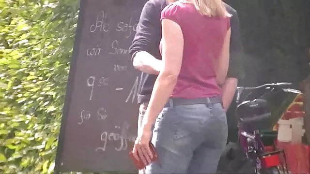 Hete porno Geen registratie  Naakt meisje met natuurlijke borsten prikkelt een hollandse seksfilm man met een deep throat
