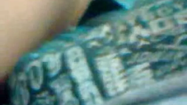 Hete porno Geen registratie  Babe blonde naakte dildo hem in de vagina op de vloer korte seksfilm