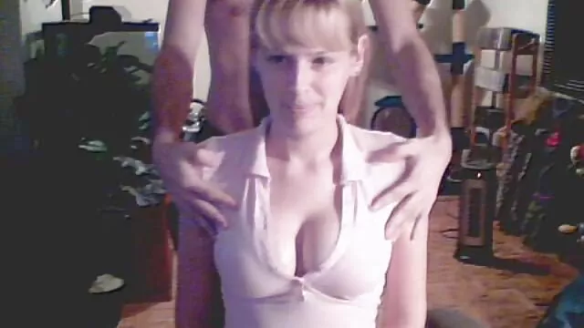 Hete porno Geen registratie  Naakte meid die in het midden homo seks film van de kamer zwaait