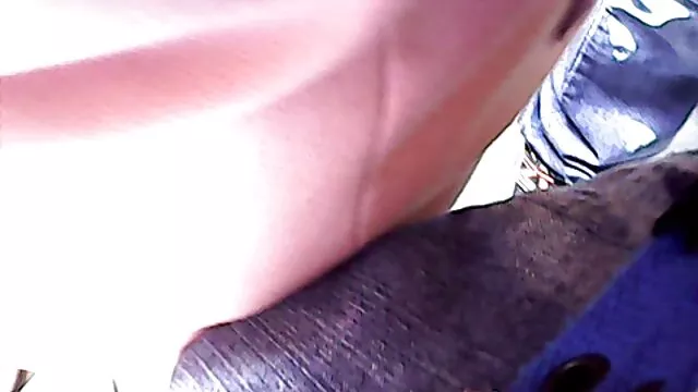Hete porno Geen registratie  Nimfen houden van seks korte seksfilm in kleren.
