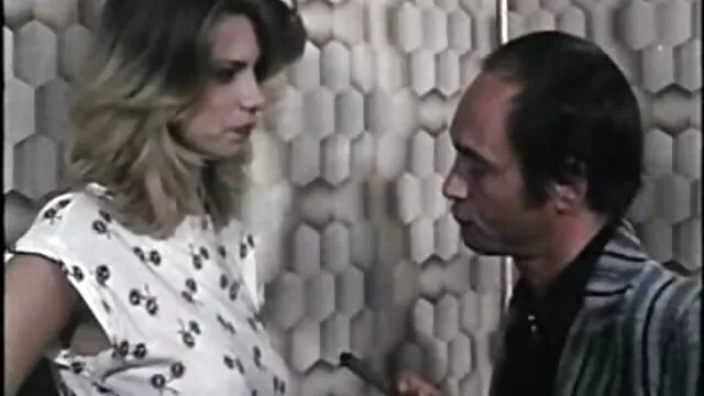 Hete porno Geen registratie  Minnaar geeft oraal en neukt een homo seks film volwassen vrouw