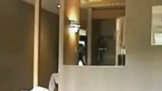 Hete porno Geen registratie  Blond met vrouwvriendelijke seksfilm grote borsten die een stripper afzuigen in een club op een vrijgezellenfeest.