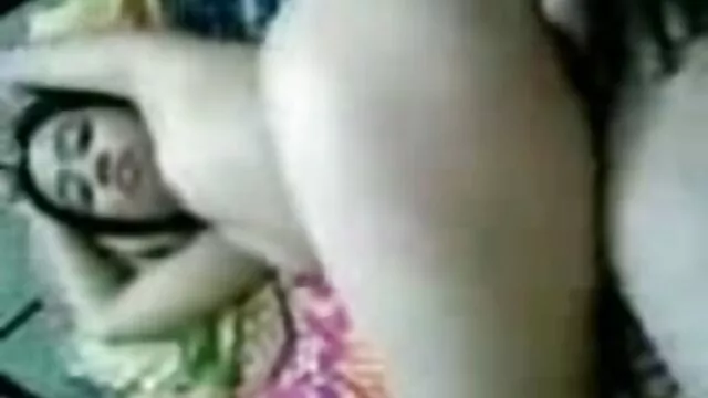 Hete porno Geen registratie  Een kale vent die dildo in de kont van een vriend amateur seksfilm steekt, en dan likt, betekent