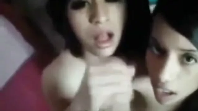 Hete porno Geen registratie  Het witte stel Belt een zwarte vrouw in de Manda in seksfilm voor vrouwen de rijder positie op het paard