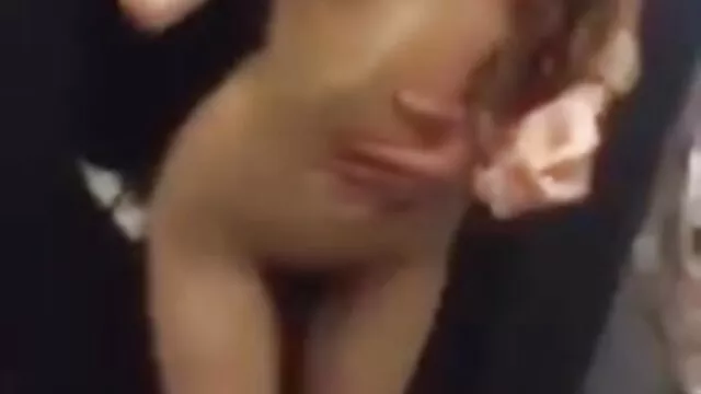 Hete porno Geen registratie  De seksfilm lesbisch blonde met bruine ogen zuigt de grote lul van een nieuwe minnaar in de smartphone