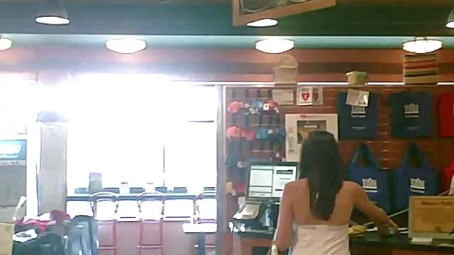 Hete porno Geen registratie  Een groep jonge kim holland seksfilm koeien in de rij om seks te hebben met een persoon