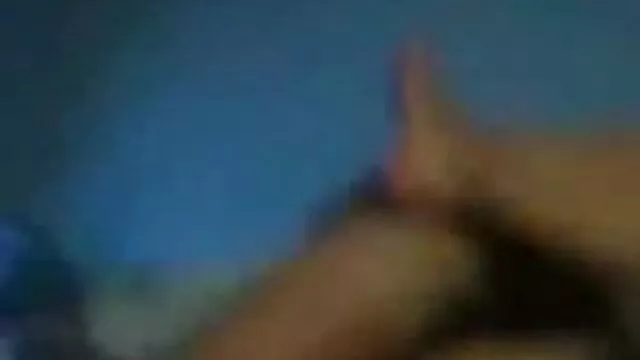 Hete porno Geen registratie  Russisch meisje in een zwarte panty masturbeert haar vagina amateur seks films terwijl ze op de bank ligt.