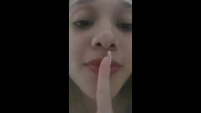 Hete porno Geen registratie  Russische studenten hebben een volwassen seksfilm vagina vrouw in een panty in haar poesje.