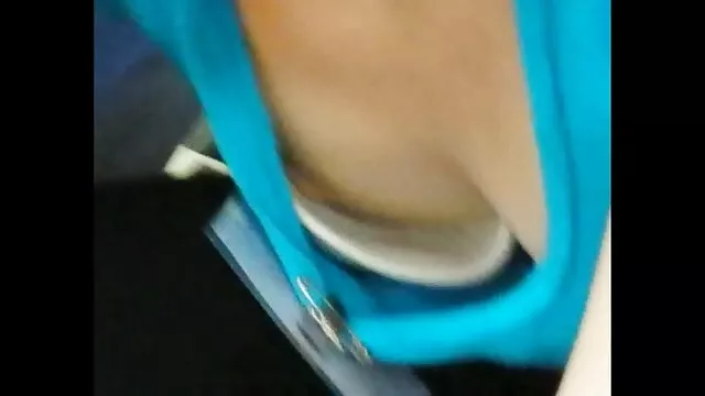 Hete porno Geen registratie  Hahal nederlandstalige seksfilm lokt jonge vrouwen naar de Grote penis in de slaapkamer