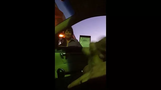 Hete porno Geen registratie  Trut die een harige kut aait terwijl ze op gratis lange seksfilmpjes een stoel zit
