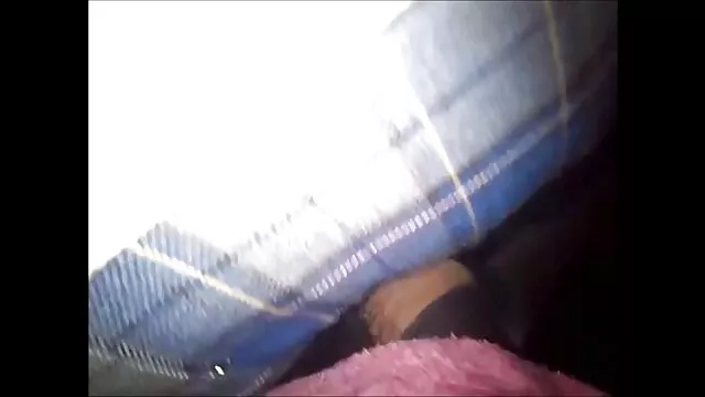 Hete porno Geen registratie  De man kim holland seksfilm die afwisselend twee atleten neukt op de bank in de vagina en in de mond