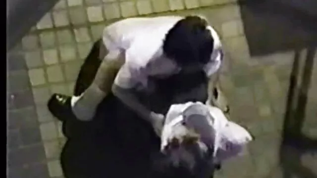 Hete porno Geen registratie  Blond amateurseksfilm sappig rijden op een seksmachine terwijl haar vriendin haar tieten likt