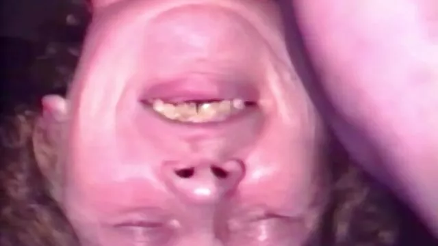 Hete porno Geen registratie  Het meisje laat haar borsten zien voor de webcam gratis seks film kijken en masturbeert.