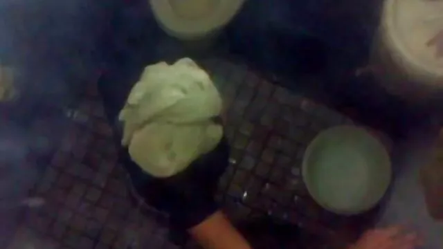 Hete porno Geen registratie  Schroefkoppel van stukadoors op tafel homo seksfilm