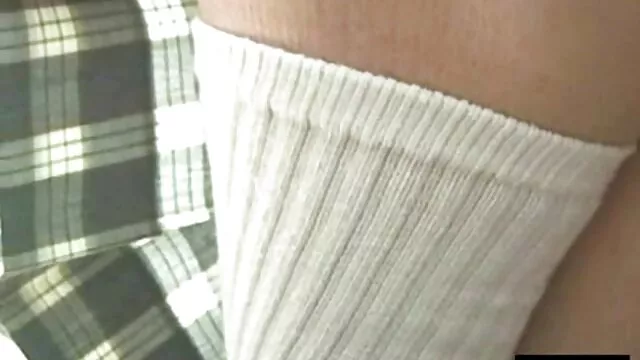 Hete porno Geen registratie  De man met een tatoeage op zijn hand om zijn vrouw te kussen en seks te hebben voor de camera. amateur seksfilm