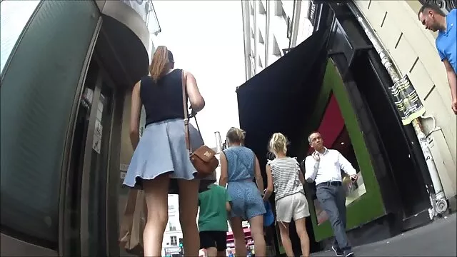 Hete porno Geen registratie  Een hollandse seks films magere meisjes met een blauwe broek pronken met mannenhoeden en geef hem