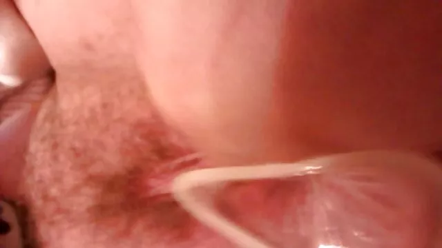Hete porno Geen registratie  Man die krullend blondje in kousen slaat bij een piano. gratis seksfilm